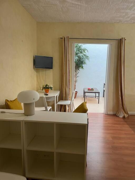 Studio N•2 Avec Patio En Plein Coeur De La Ville 巴涅尔德比戈尔 外观 照片